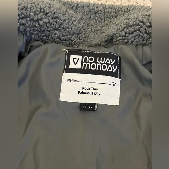 Toddler Sherpa Jacket sz 2yrs. Khaki w/rosegold trim. New without tags. - Picture 8 of 9